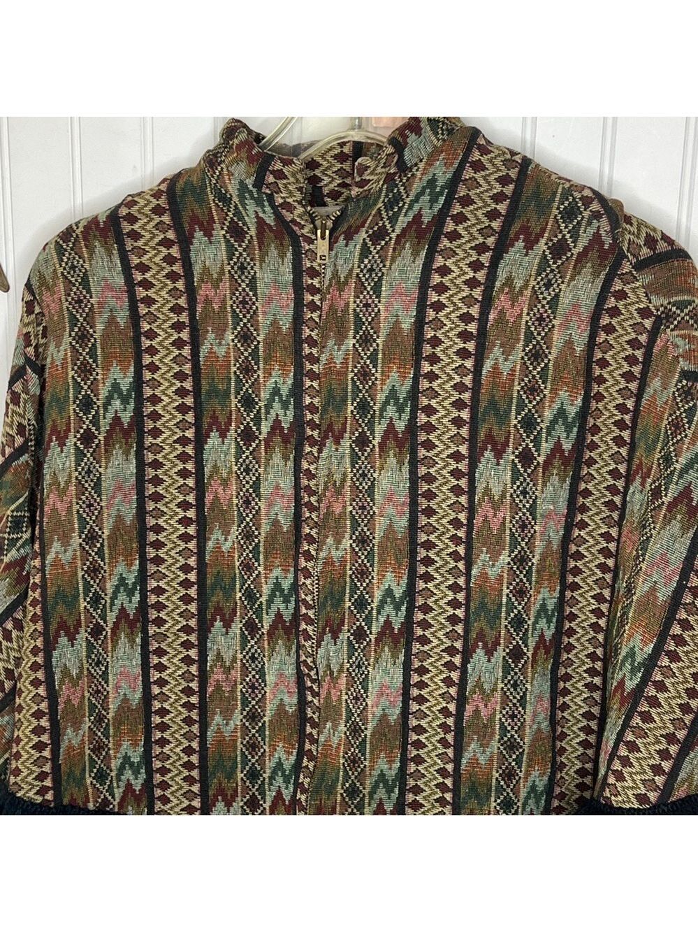 - 1970’s Style Tapestry Full Zip Zig Zag Pattern Fringed Poncho Size Small - Picture 2 of 9